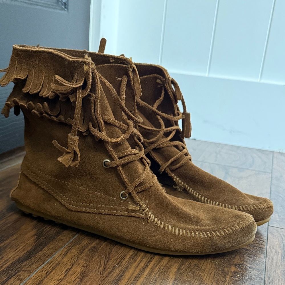 Minnetonka Tan Suede Lace-Up Boots